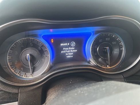 Used 2023 Chrysler 300 Touring L w/ Popular Equipment Group image 7