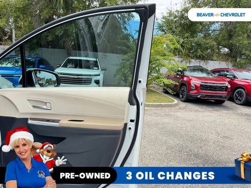 Used 2021 Toyota Sienna XLE image 31