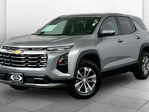 Used 2025 Chevrolet Equinox LT AWD/4WD image 12