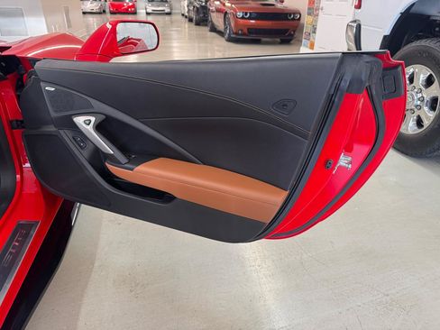 Used 2019 Chevrolet Corvette Stingray Convertible w/ 2LT Preferred Equipment Group RWD image 13