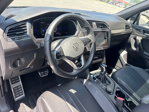 Used 2022 Volkswagen Tiguan SE R-Line AWD/4WD image 4