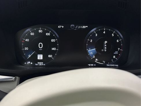 Used 2020 Volvo XC60 T6 Momentum image 23