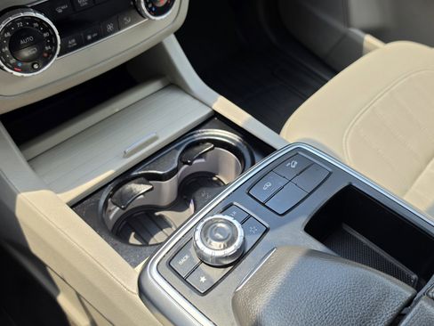 Used 2015 Mercedes-Benz GL 450 4MATIC w/ Appearance Package image 34