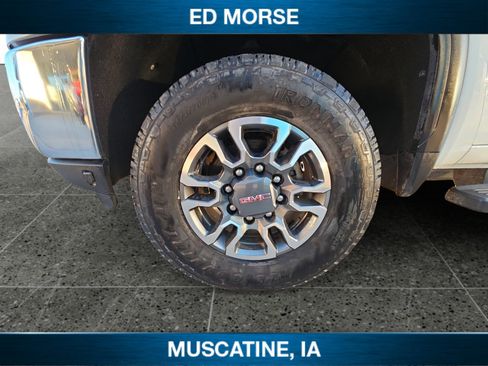 Used 2022 GMC Sierra 2500 SLT w/ SLT Convenience Package image 9