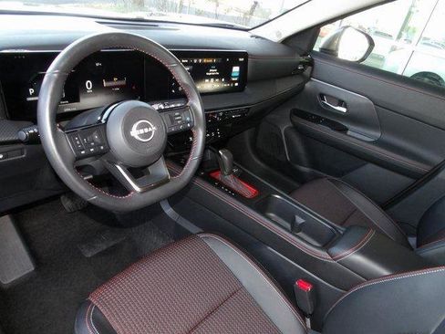 Certified 2025 Nissan Kicks SR image 17