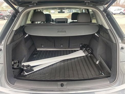 Used 2023 Audi Q5 2.0T Premium w/ Convenience Package image 9