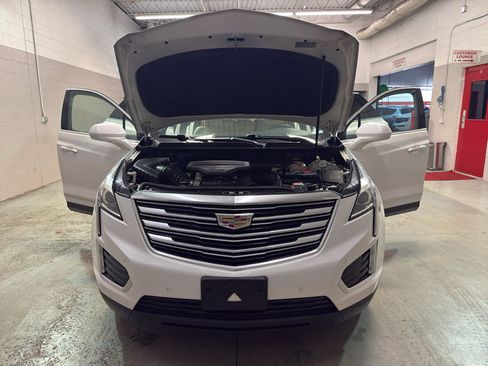 Used 2017 Cadillac XT5 Luxury w/ Driver Awareness Package AWD/4WD image 8