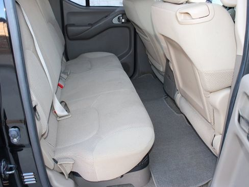 Used 2011 Nissan Frontier SV w/ SV Premium Utility Pkg image 16