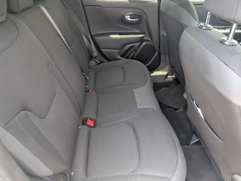 Certified 2020 Jeep Renegade Altitude FWD image 29