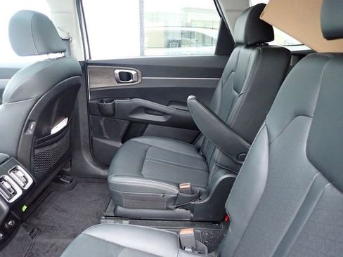 Certified 2021 Kia Sorento EX w/ Panoramic Sunroof Package image 9