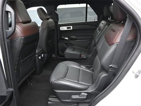 Certified 2022 Ford Explorer Platinum w/ Equipment Group 601A image 21