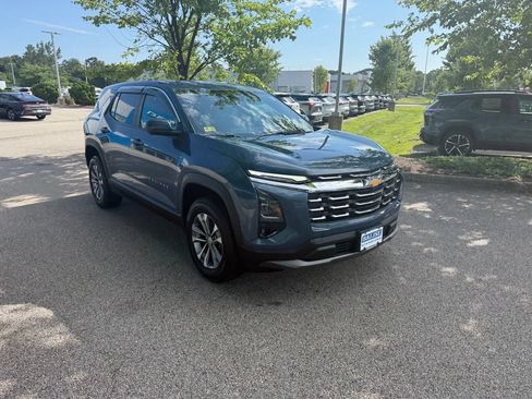 Used 2025 Chevrolet Equinox LT w/ Safety and Technology Package FWD image 7