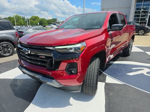 Used 2023 Chevrolet Colorado Z71 w/ Z71 Convenience Package 2 AWD/4WD image 3