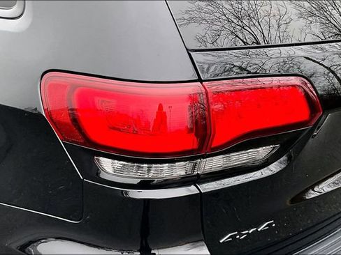 Used 2019 Jeep Grand Cherokee Altitude image 30