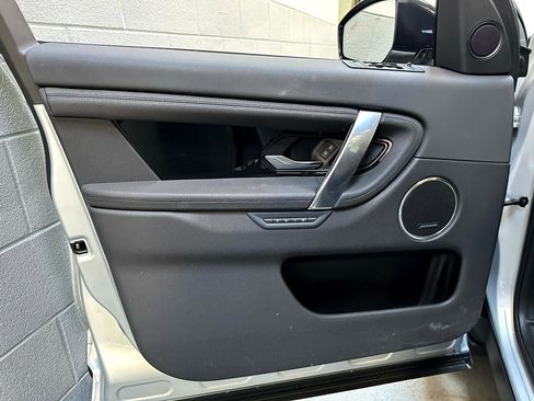 Used 2023 Land Rover Discovery Sport SE image 15