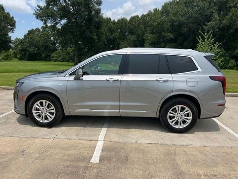 Certified 2025 Cadillac XT6 Luxury FWD image 2