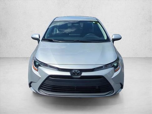 Used 2025 Toyota Corolla LE FWD image 2