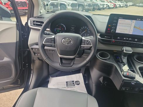 Used 2023 Toyota Sienna XLE w/ XLE Plus Package image 26