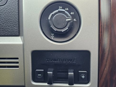 Used 2012 Ford F150 Lariat w/ Lariat Chrome Pkg image 28