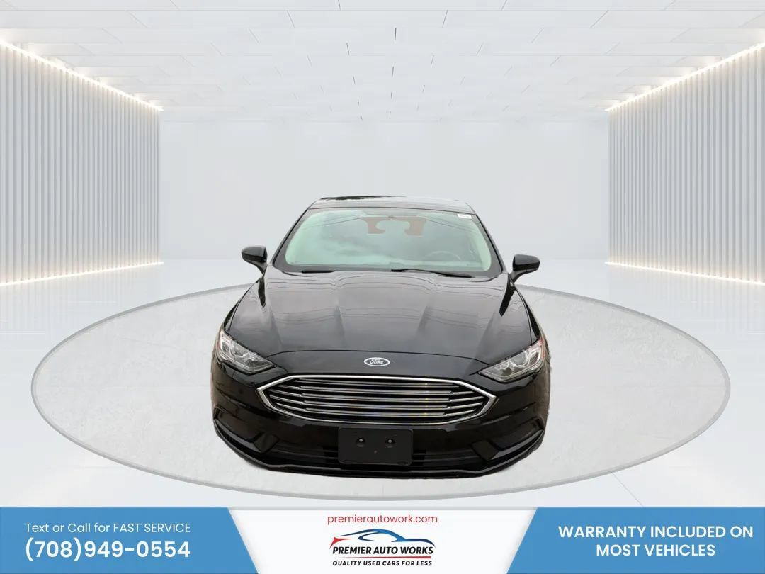 Used 2017 Ford Fusion SE FWD image 2