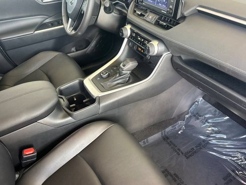 Certified 2022 Toyota RAV4 XLE Premium AWD/4WD image 20