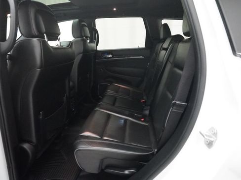 Used 2019 Jeep Grand Cherokee Overland AWD/4WD image 16