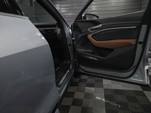Used 2022 Audi e-tron Premium Plus image 36