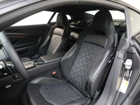 Used 2025 Aston Martin Vanquish image 23