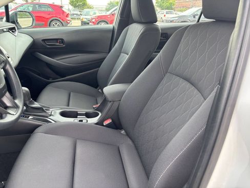 Used 2025 Toyota Corolla LE FWD image 24