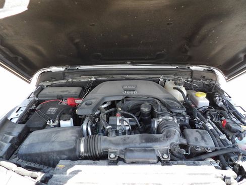 Used 2021 Jeep Wrangler Unlimited Rubicon image 14