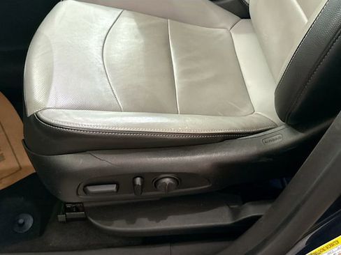 Used 2019 Chevrolet Equinox Premier FWD image 19