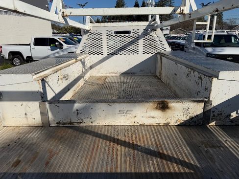 Used 2015 Ford F550 2WD Regular Cab Super Duty image 12