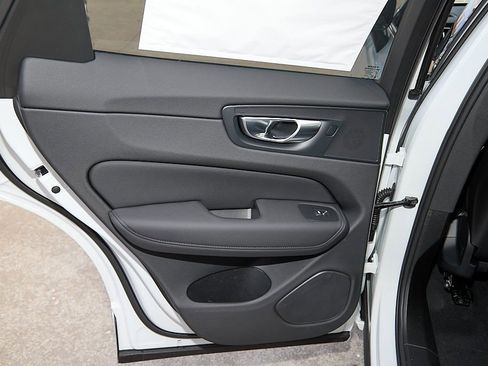 New 2026 Volvo XC60 B5 Plus w/ Climate Package image 18