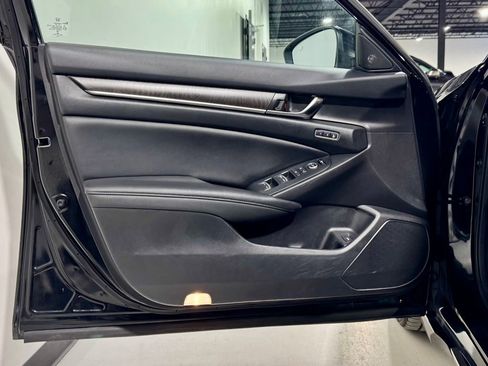 Used 2020 Honda Accord Touring image 14