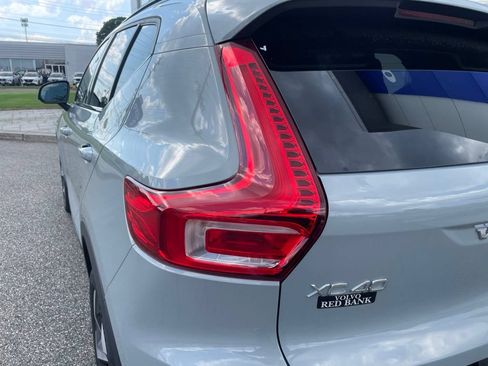 Used 2025 Volvo XC40 B5 Plus AWD/4WD image 11