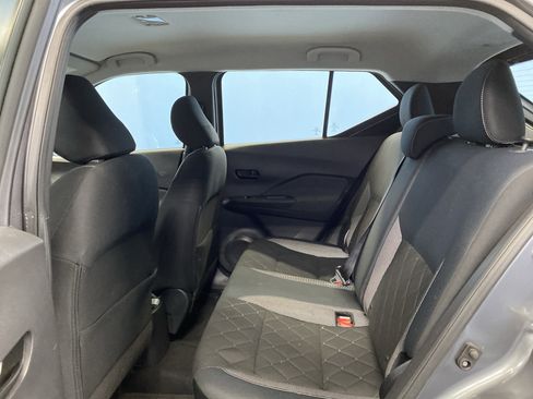 Used 2018 Nissan Kicks S image 22