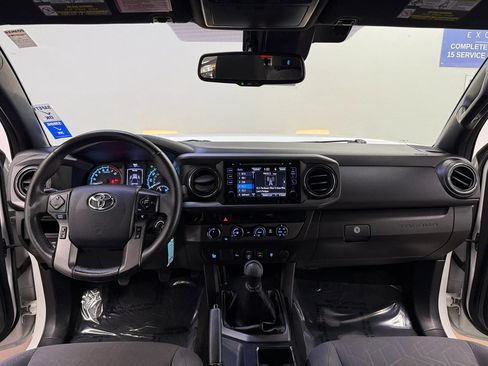 Used 2018 Toyota Tacoma TRD Off-Road w/ Technology Package image 12