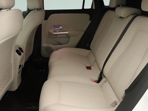Certified 2025 Mercedes-Benz GLA 250 image 31