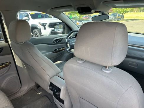 Used 2017 GMC Acadia SLE FWD image 12