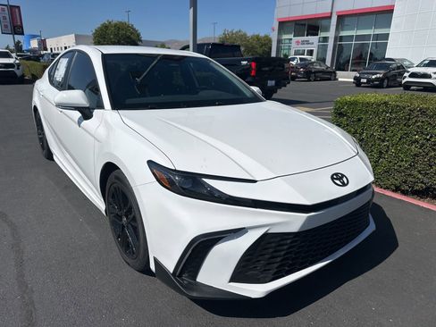 Certified 2026 Toyota Camry SE FWD image 1