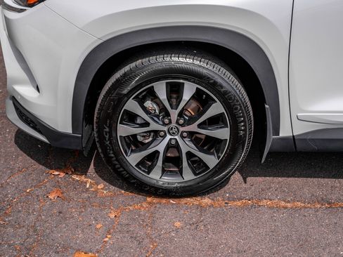 Used 2025 Toyota Grand Highlander AWD Hybrid image 12