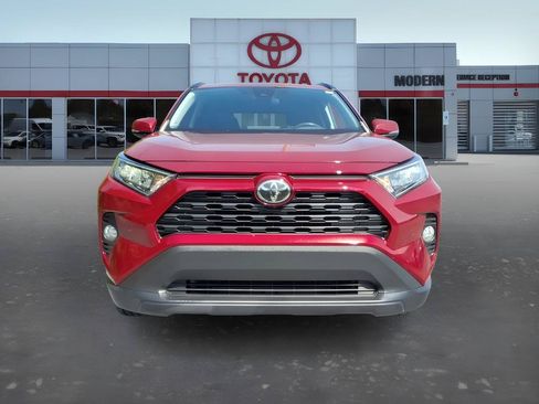 Used 2019 Toyota RAV4 XLE Premium FWD image 10