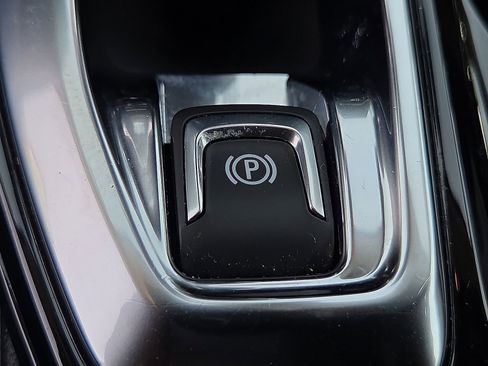 Used 2025 Chevrolet Trax LT FWD image 19