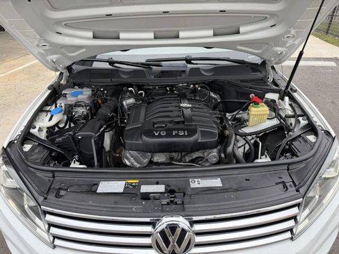Used 2016 Volkswagen Touareg VR6 image 30