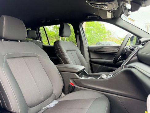 New 2026 Jeep Grand Cherokee L Laredo w/ MOPAR Finishing Package AWD/4WD image 16