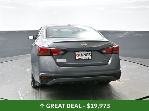 Used 2024 Nissan Altima 2.5 SV image 14