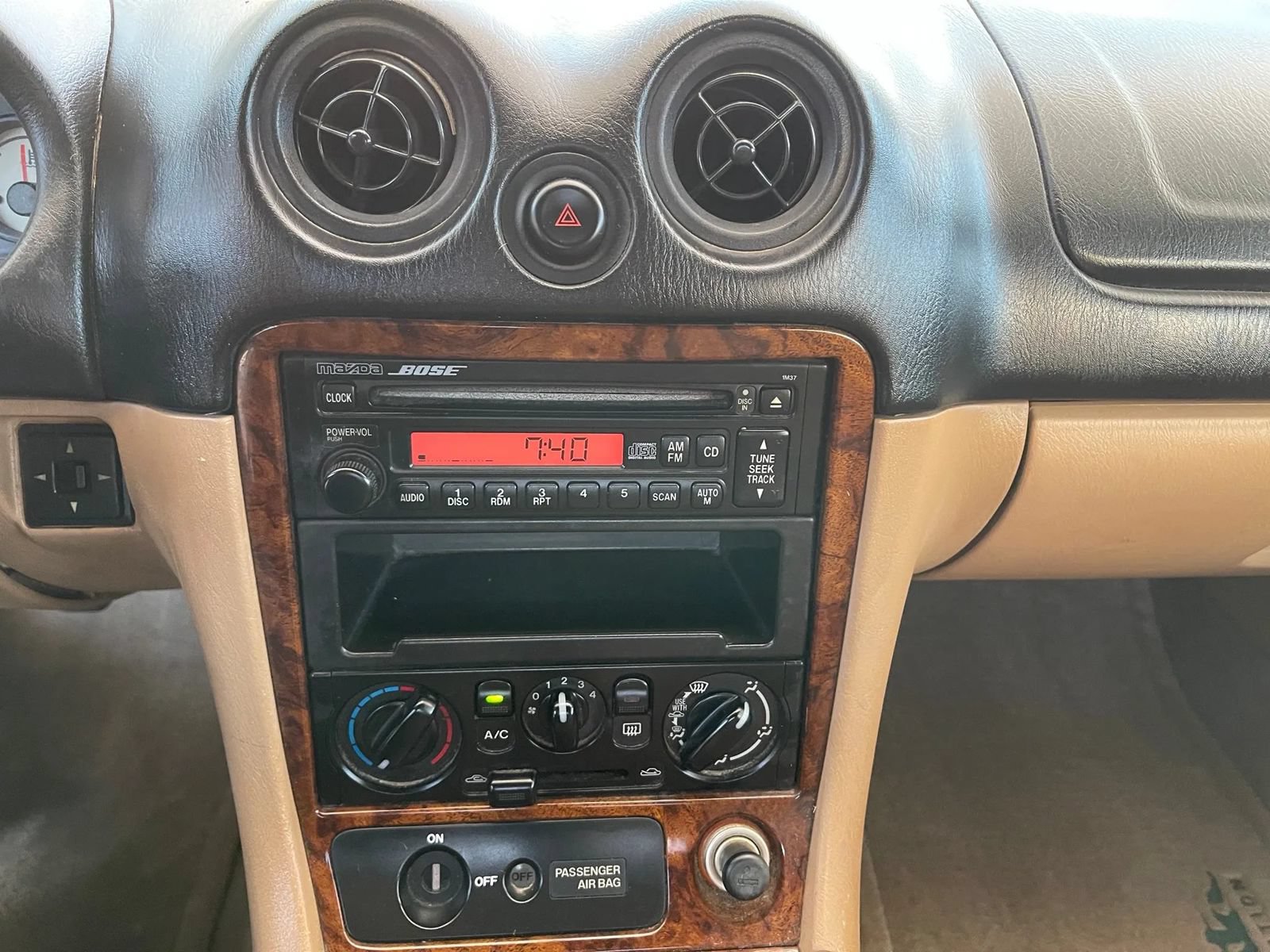 Used 2001 MAZDA MX-5 Miata RWD image 26