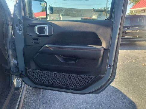 Used 2025 Jeep Gladiator Rubicon w/ Convenience Group AWD/4WD image 24