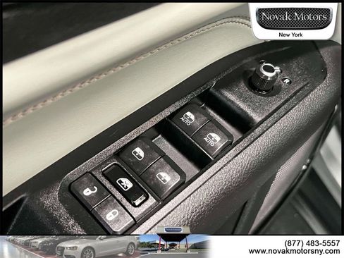 Used 2022 Jeep Compass Limited image 19