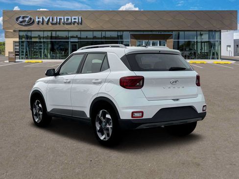 Used 2026 Hyundai Venue SEL FWD image 5
